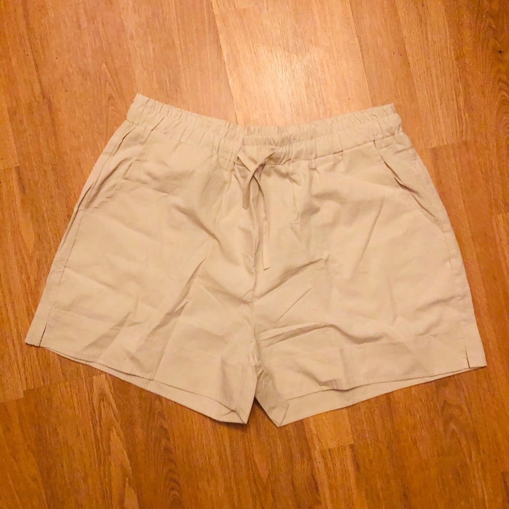 💙 SALE  4/$20 Woman’s beige natural shorts XL